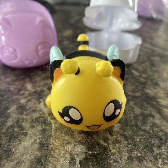 Aphmau Mystery MeeMeow Squishies Squishy Bee Cat - Picture 2 of 6
